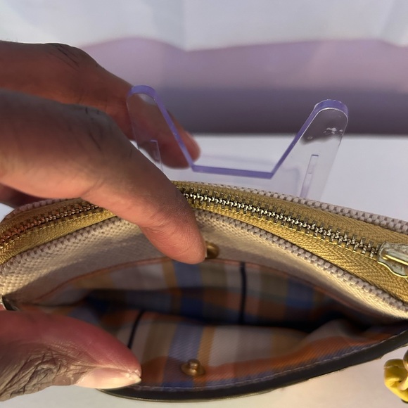 Tory Burch Wristlet, Pre-loved. - Picture 5 of 5